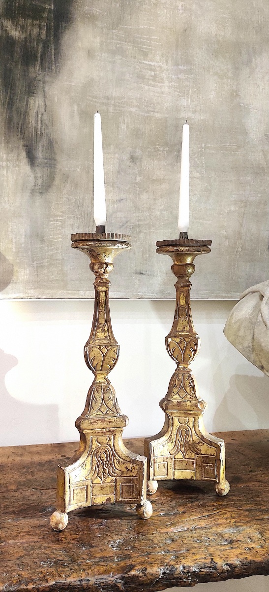 Paire de grands bougeoirs en bois doré , Italie , fin XVIIIème .-photo-2
