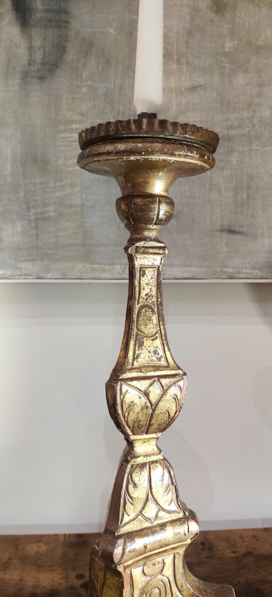 Paire de grands bougeoirs en bois doré , Italie , fin XVIIIème .-photo-1