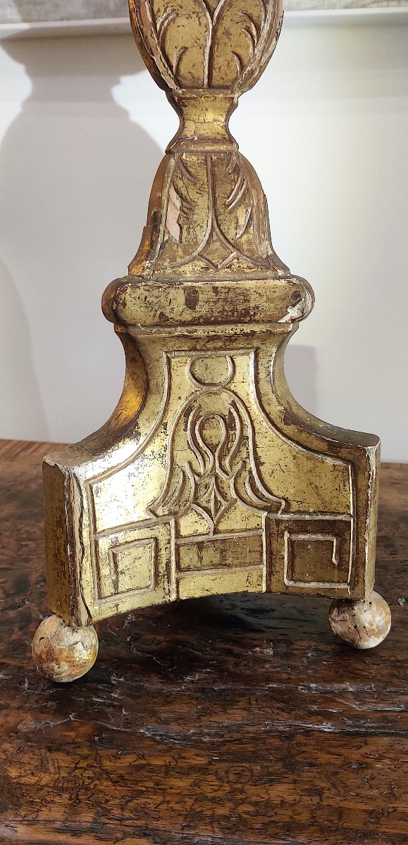 Paire de grands bougeoirs en bois doré , Italie , fin XVIIIème .-photo-2