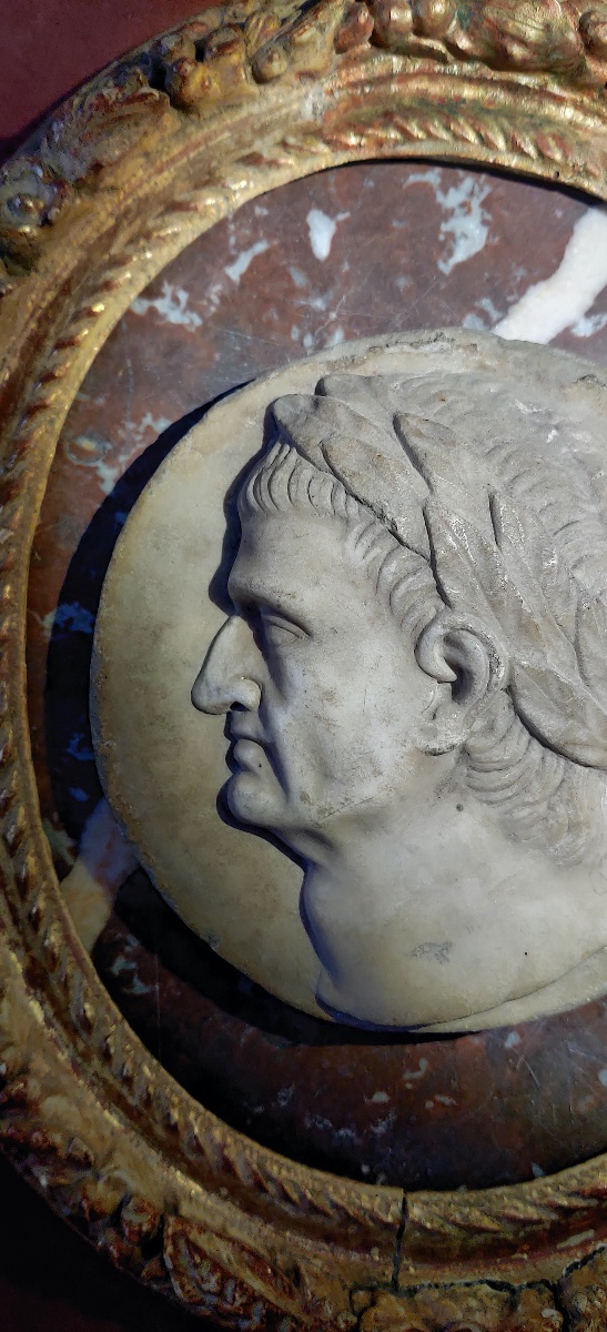 Portrait encadré d'Empereur Romain en marbre sculpté fin XVIIIème .-photo-1