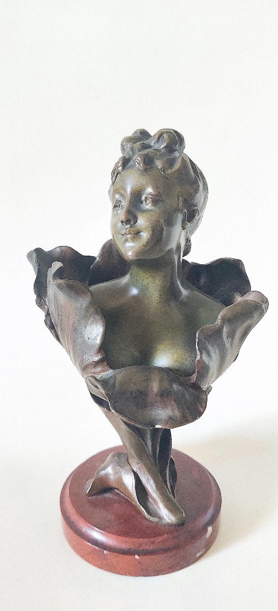 Bronze Art Nouveau d'Henri Godet ( 1863-1937)  " La Femme Fleur" .
