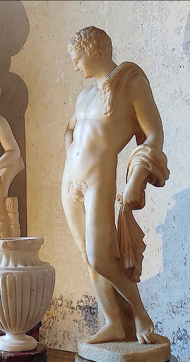 " Hermes du Belvédère" en albâtre sculpté , Grand Tour , vers 1830 ., 58 CM de haut .