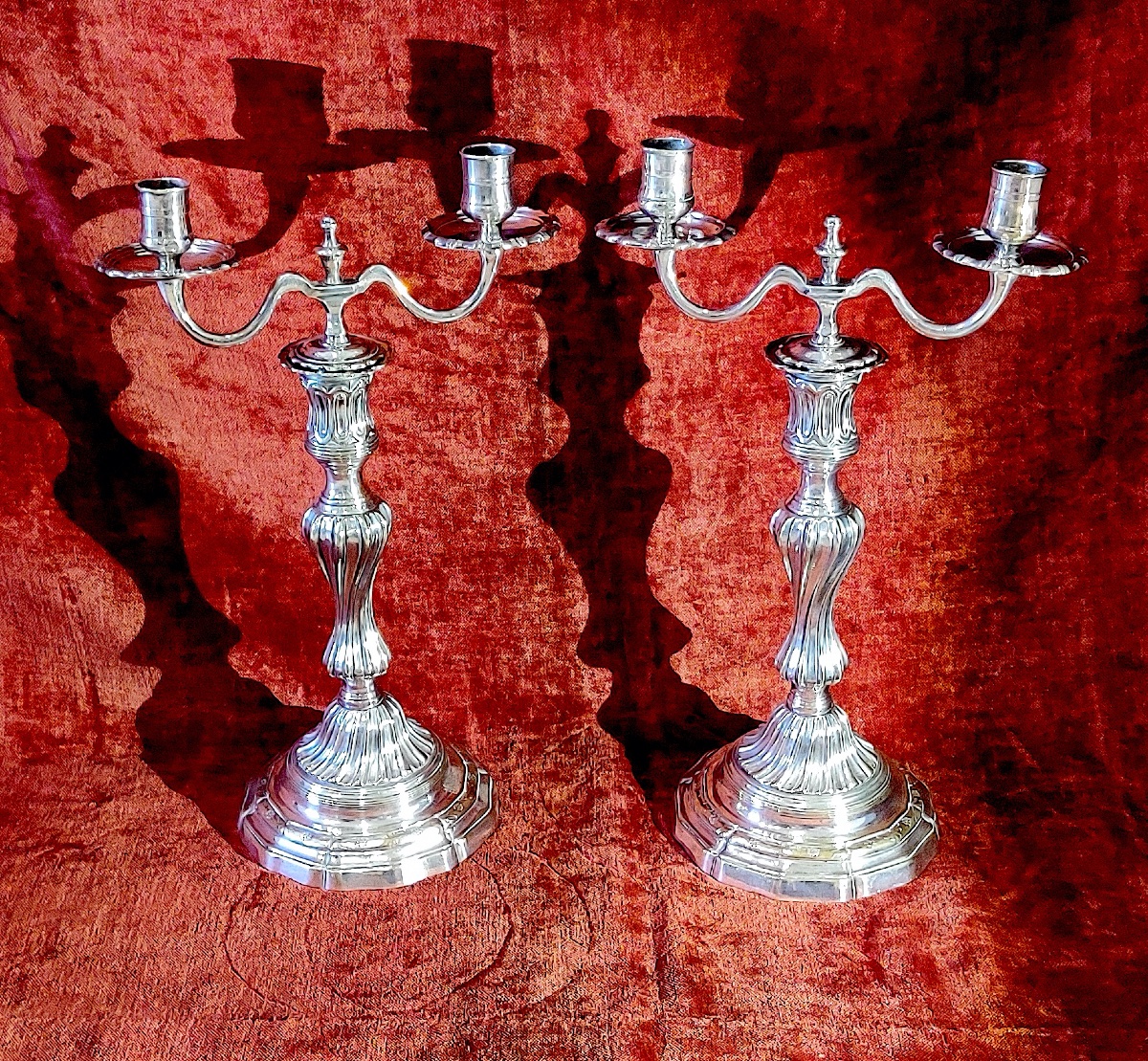 Paire de grands candélabres en métal plaqué d'argent , France , époque LXV.-photo-2
