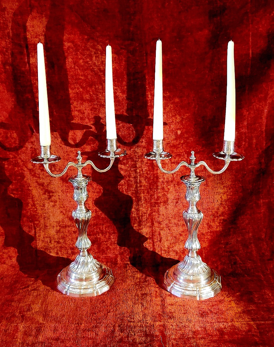 Paire de grands candélabres en métal plaqué d'argent , France , époque LXV.