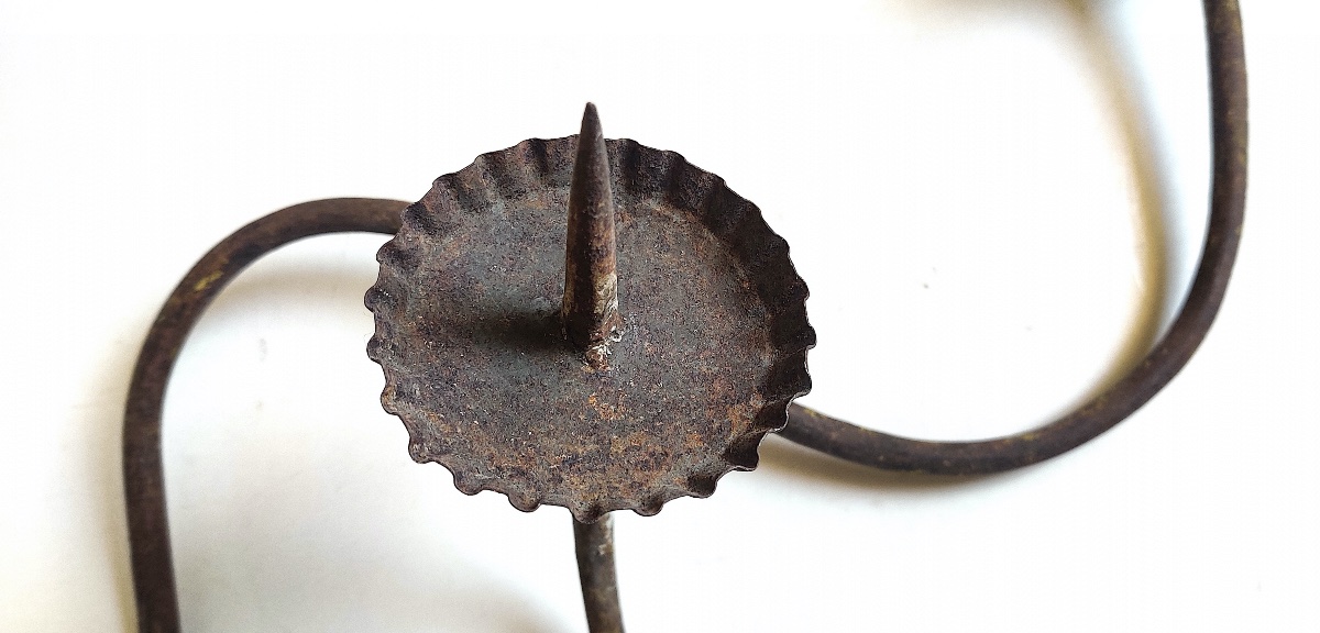 Paire de grands bras de lumière LXIV en fer forgé d'époque XVII/XVIIIème .-photo-1