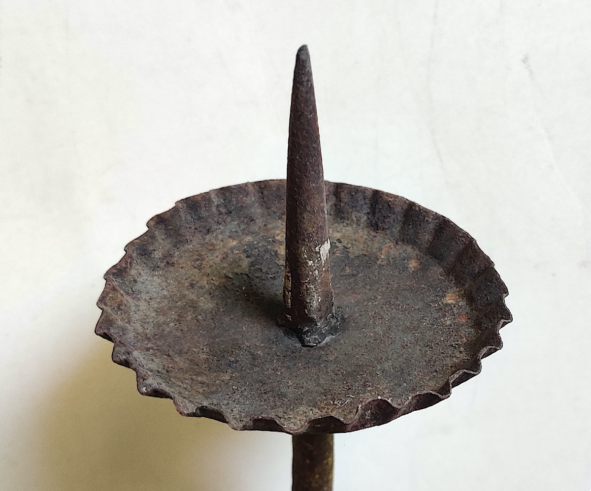 Paire de grands bras de lumière LXIV en fer forgé d'époque XVII/XVIIIème .-photo-2