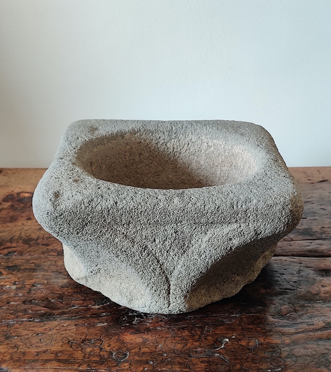 Mortier Haute Epoque en pierre sculptée , XV /XVIème
