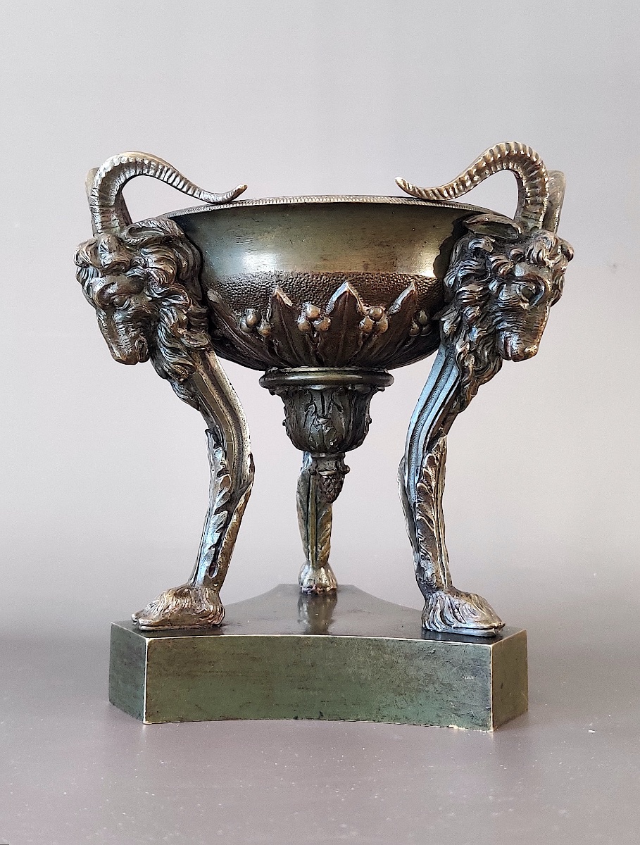 Antique-style Tripod Cup In Patinated Bronze, 19th Century.-photo-2