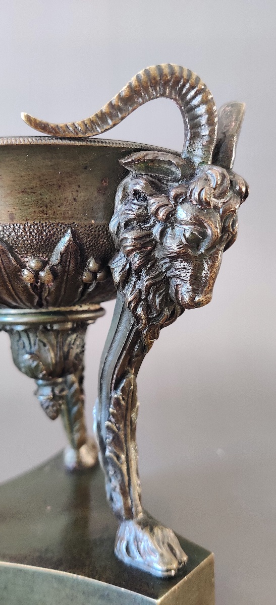 Antique-style Tripod Cup In Patinated Bronze, 19th Century.-photo-3