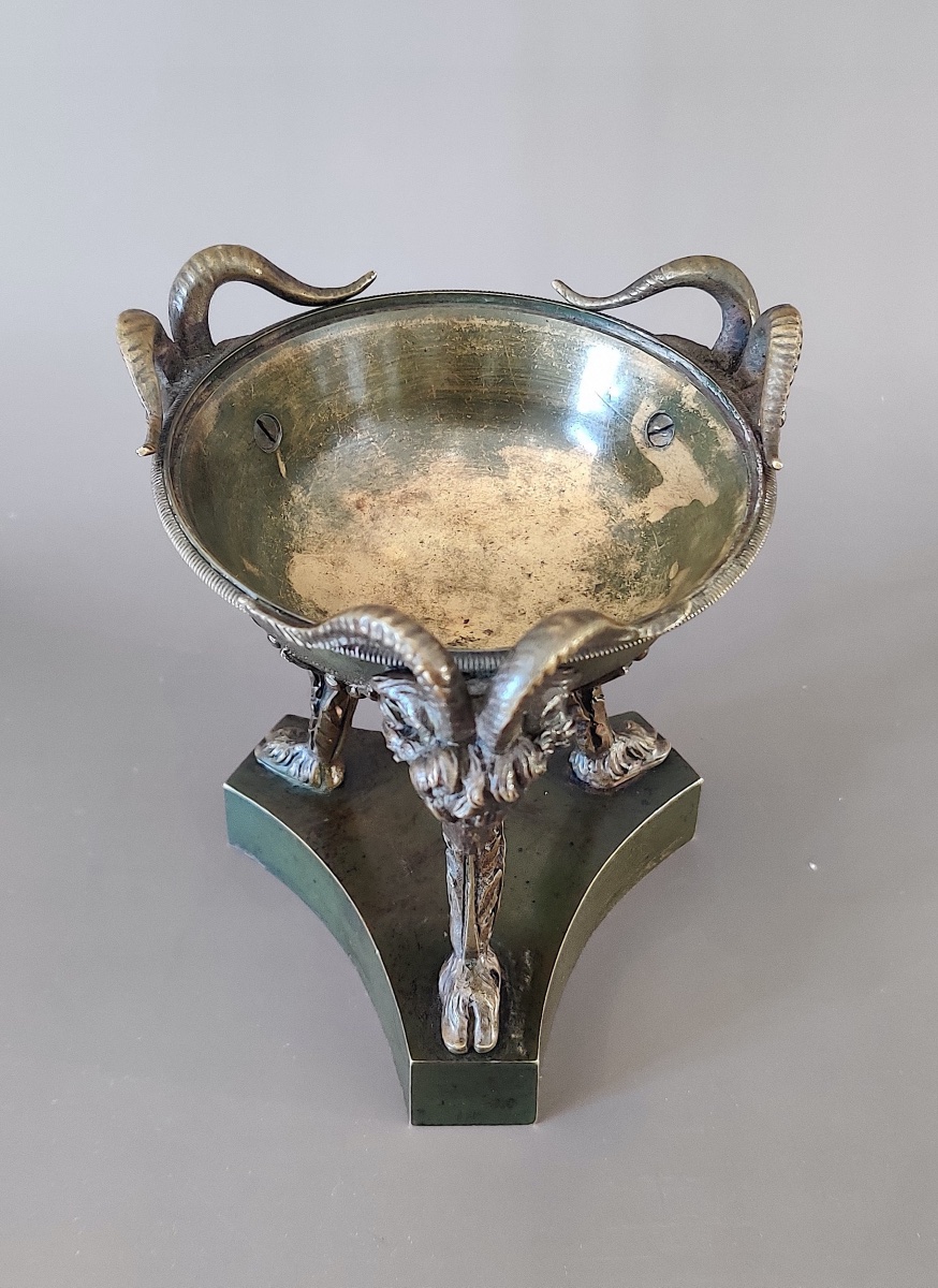 Antique-style Tripod Cup In Patinated Bronze, 19th Century.-photo-4