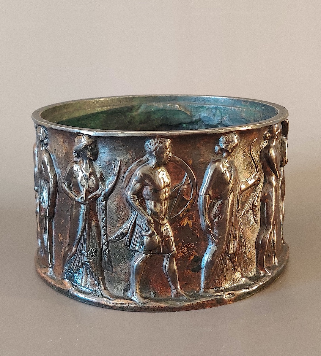 Coupe  cylindrique traitée à l'Antique en bronze patiné , Grand Tour , Italie , XIXème siècle .