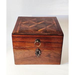 Beautiful Regency Box In Violet Wood Veneer, From The 18th Century.