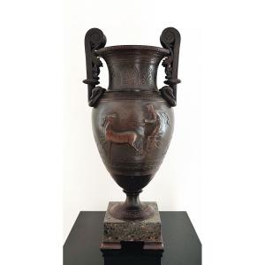 Vase dans l'esprit du Grand Tour , traité à l'Antique , Régule patiné sur base marbre , XIXème