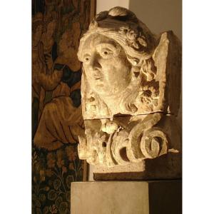Grand "Mascaron à tête de femme " , pierre sculptée , époque LXIV