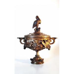 Coupe couverte à l'Antique en bronze doré , France , fin XIXème .
