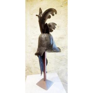 Grand élément d'enseigne en fer forgé d'époque LXIV " Casque à l'Antique ", XVIIème siècle 