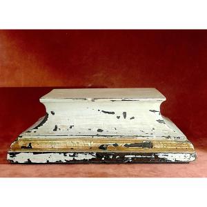 Socle /Présentoir LXIV en bois peint , France , XVIIIème .