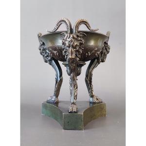 Antique-style Tripod Cup In Patinated Bronze, 19th Century.