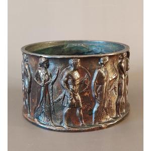 Cylindrical Cup With An Antique Finish In Patinated Bronze, Grand Tour, Italy, 19th Century.