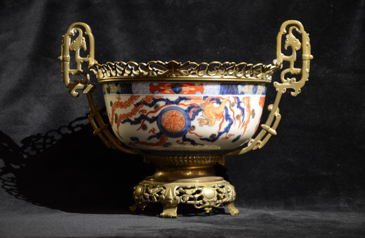 Imari Porcelain Bowl. Nineteenth Century.