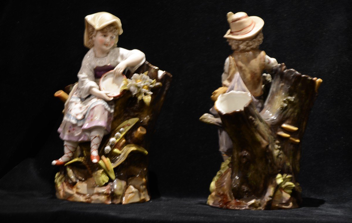 Paire de figurines en porcelaine. Dix-neuvième siècle.-photo-2