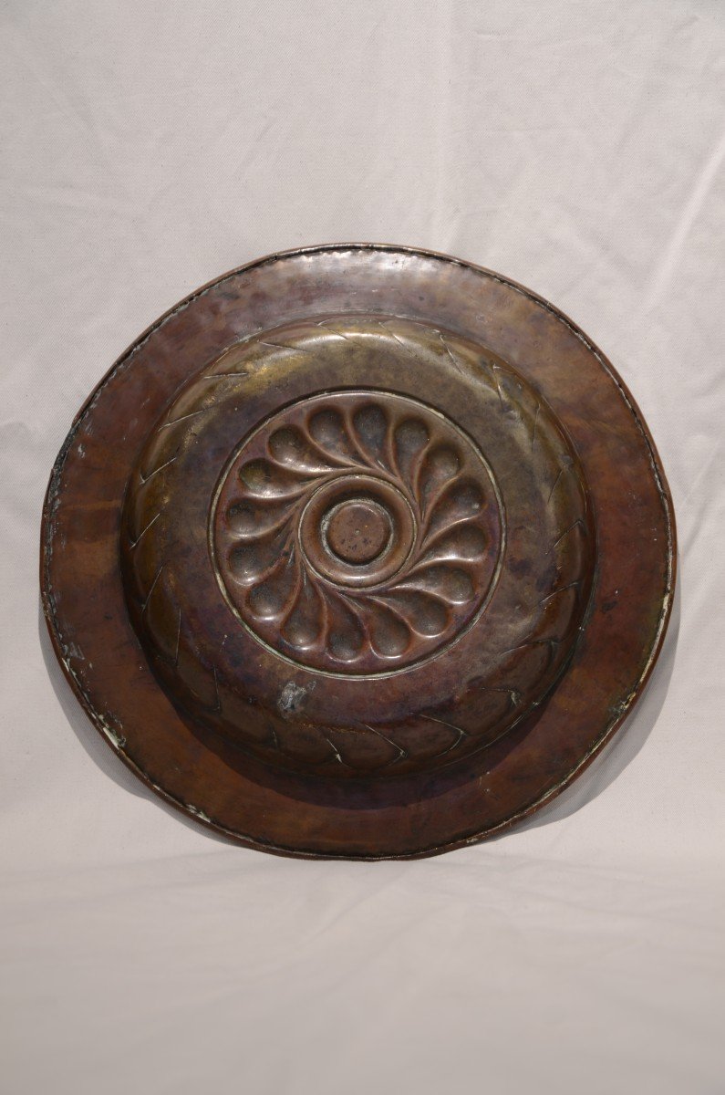 Collection Plate. Nuremberg. Sixteenth Century.-photo-3