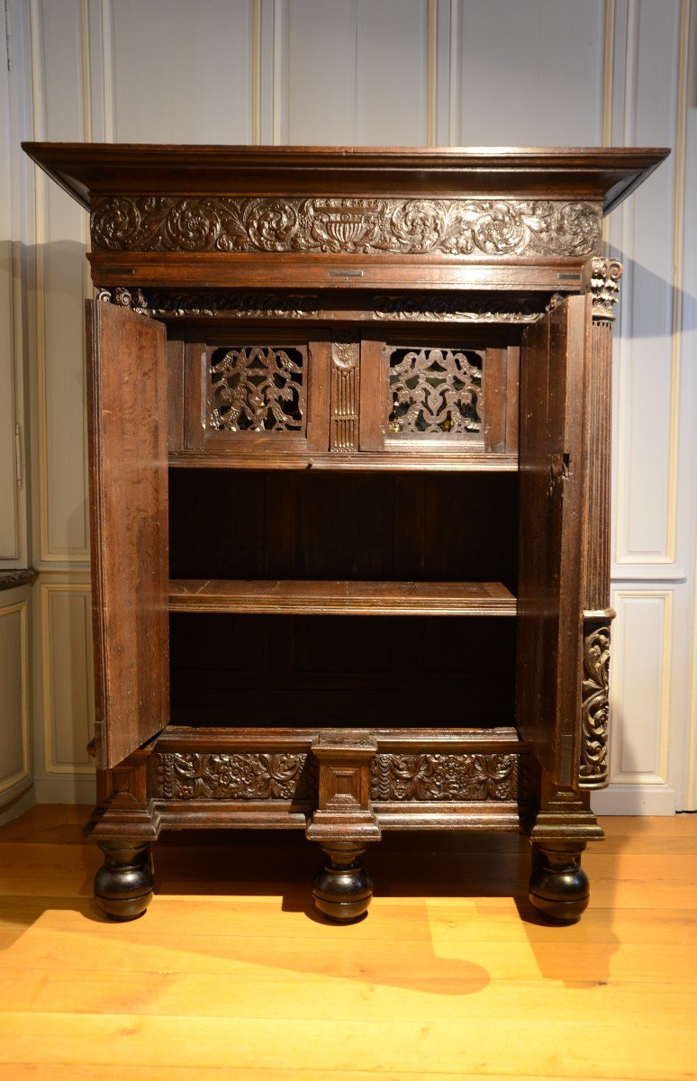 Carved Natural Wood Cabinet. Seventeenth Century.-photo-2