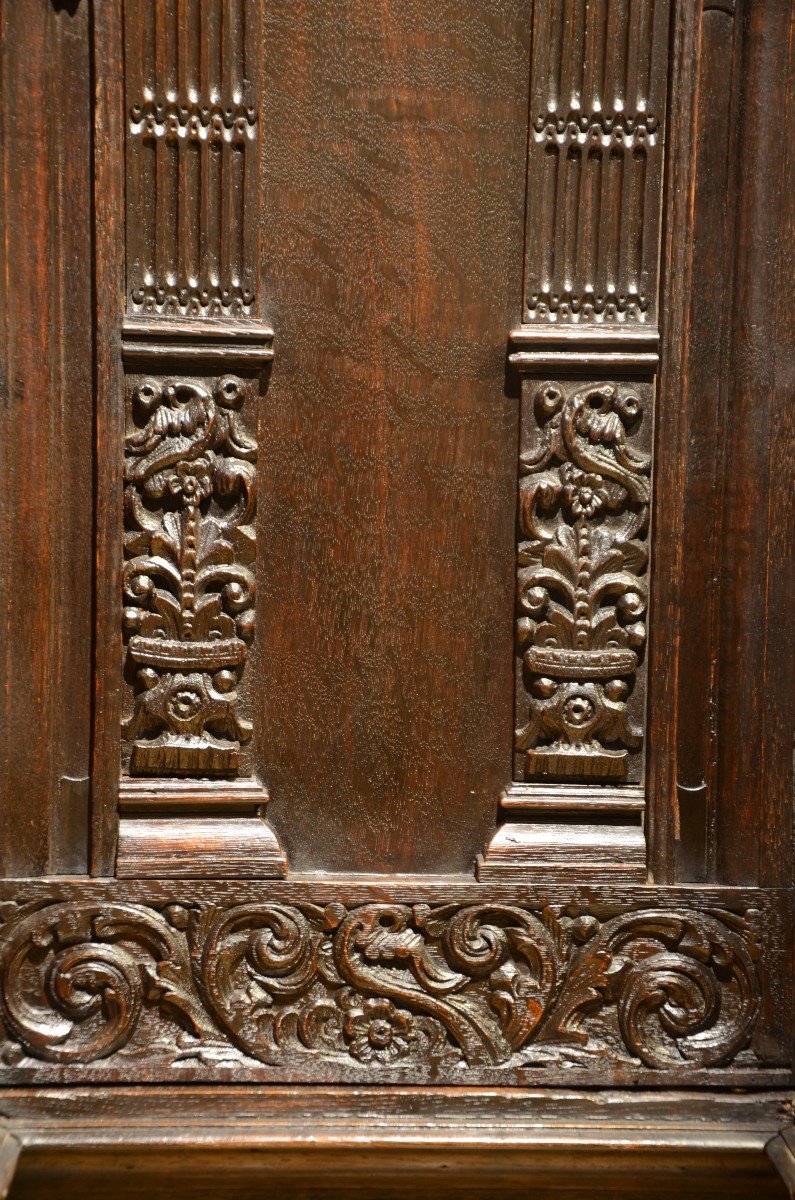 Carved Natural Wood Cabinet. Seventeenth Century.-photo-6