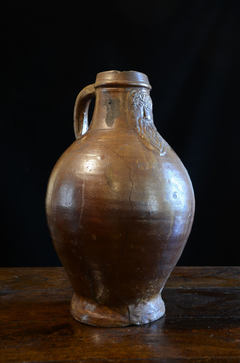 Grande cruche en grès. Dix-septième siècle.-photo-1