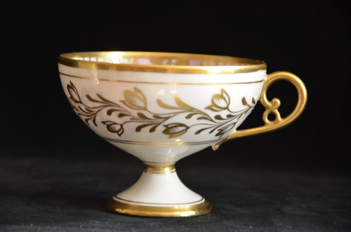 Tasse en porcelaine. Milieu du dix-neuvième siècle.-photo-2