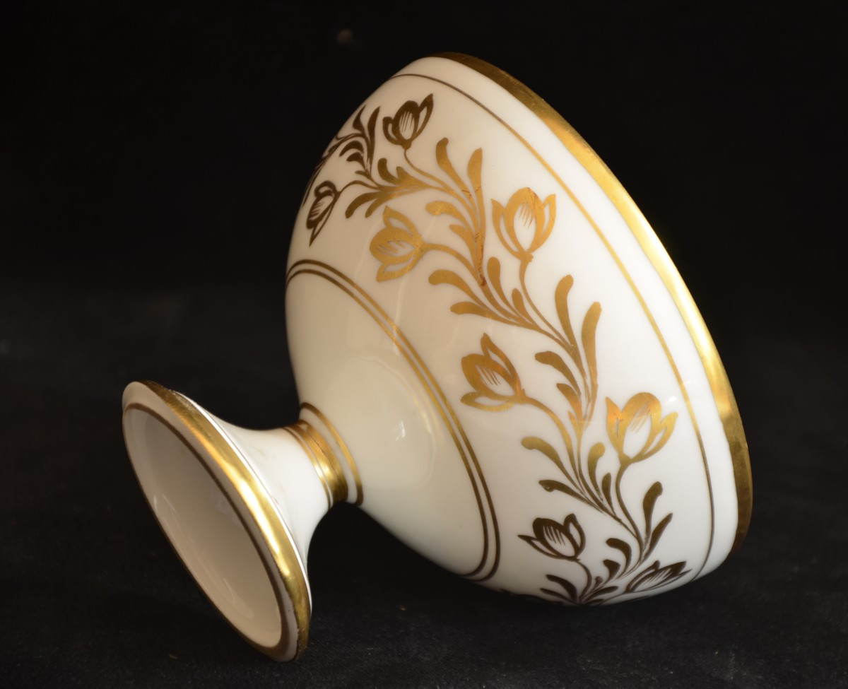 Tasse en porcelaine. Milieu du dix-neuvième siècle.-photo-2