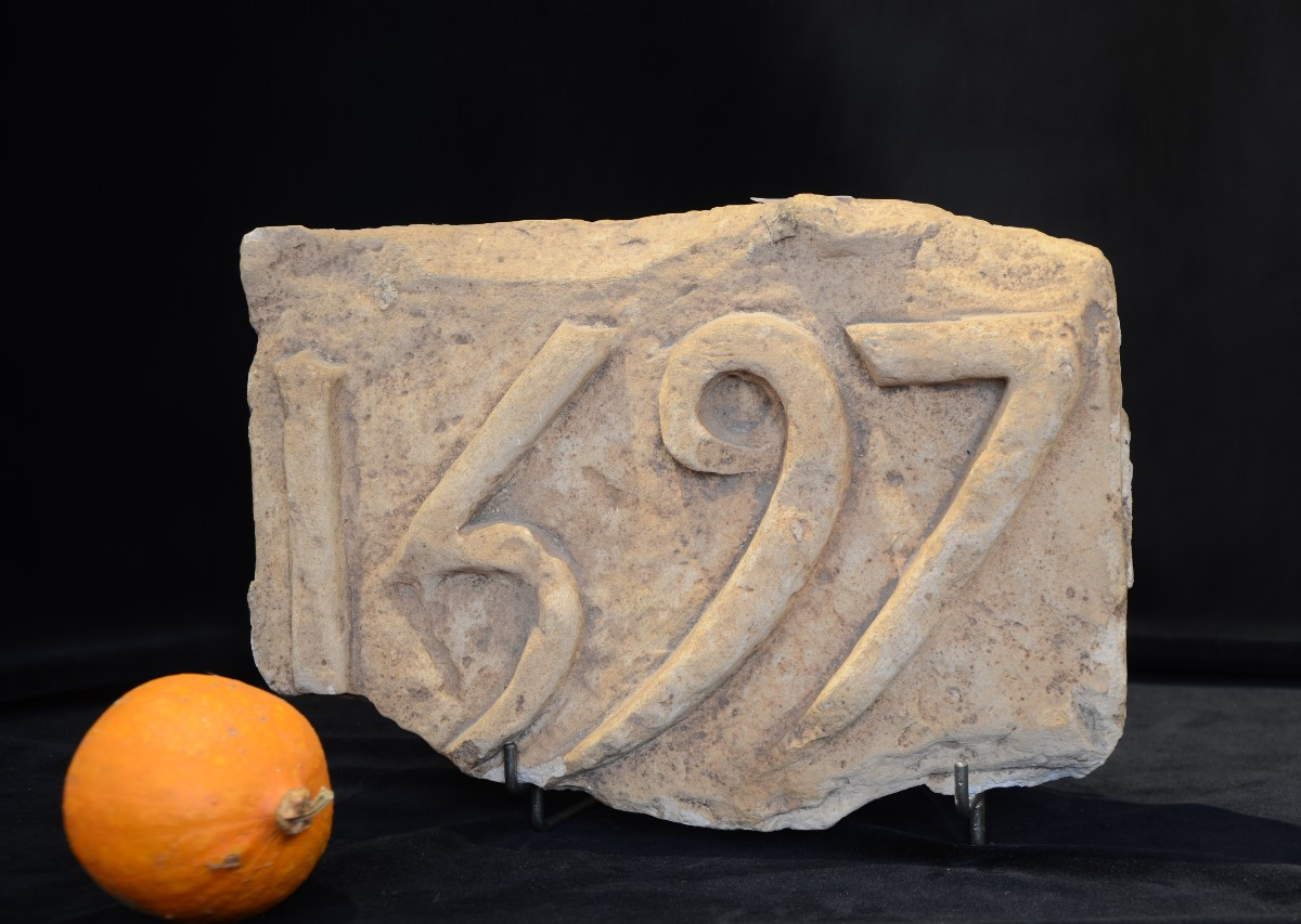 Dated Stone. Second Renaissance.-photo-2