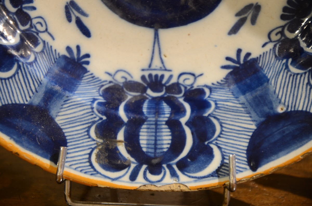 Delft Plate. Eighteenth Century.-photo-4