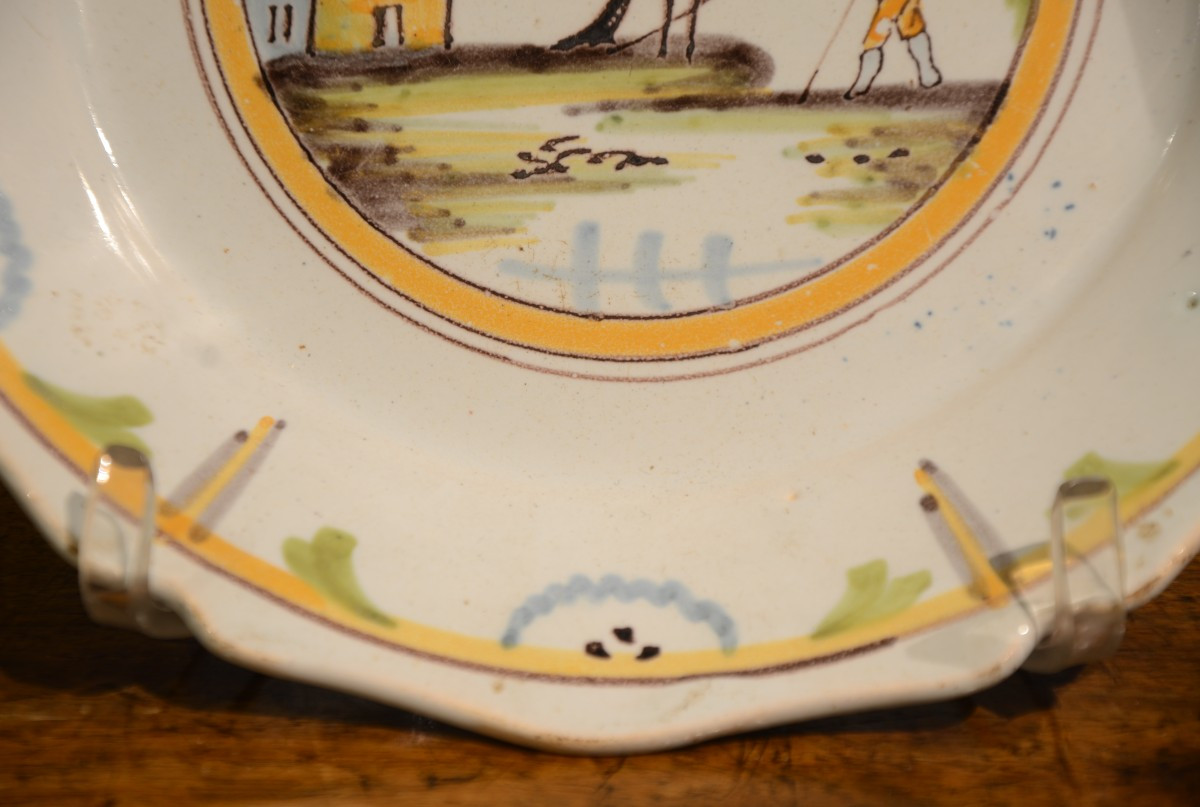 Assiette en faience de Nevers. Dix-huitième siècle.-photo-4