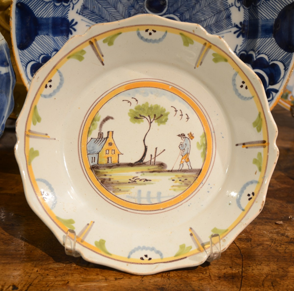 Assiette en faience de Nevers. Dix-huitième siècle.-photo-2