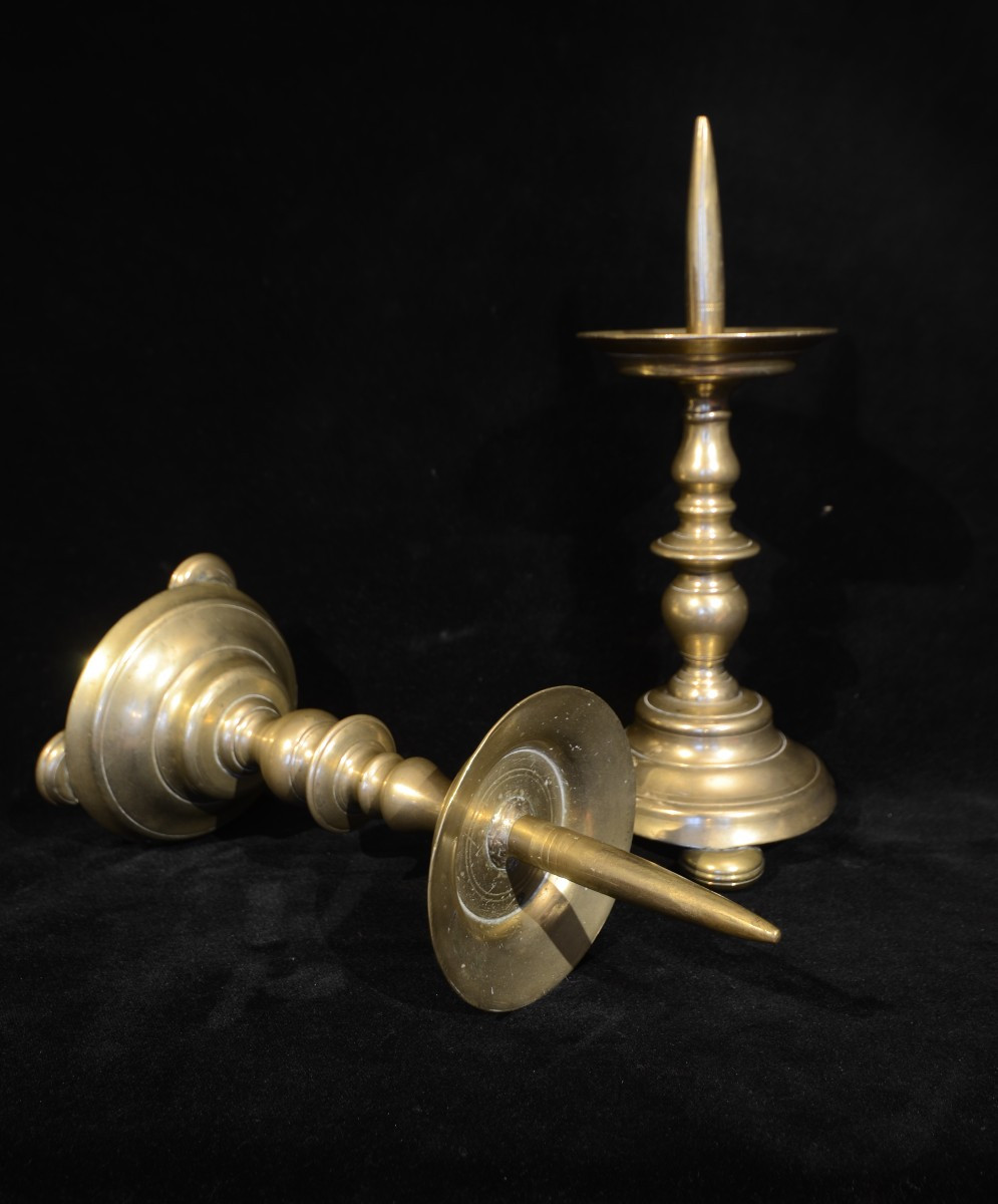Paire de pique cierge. Dix-septième siècle.-photo-3