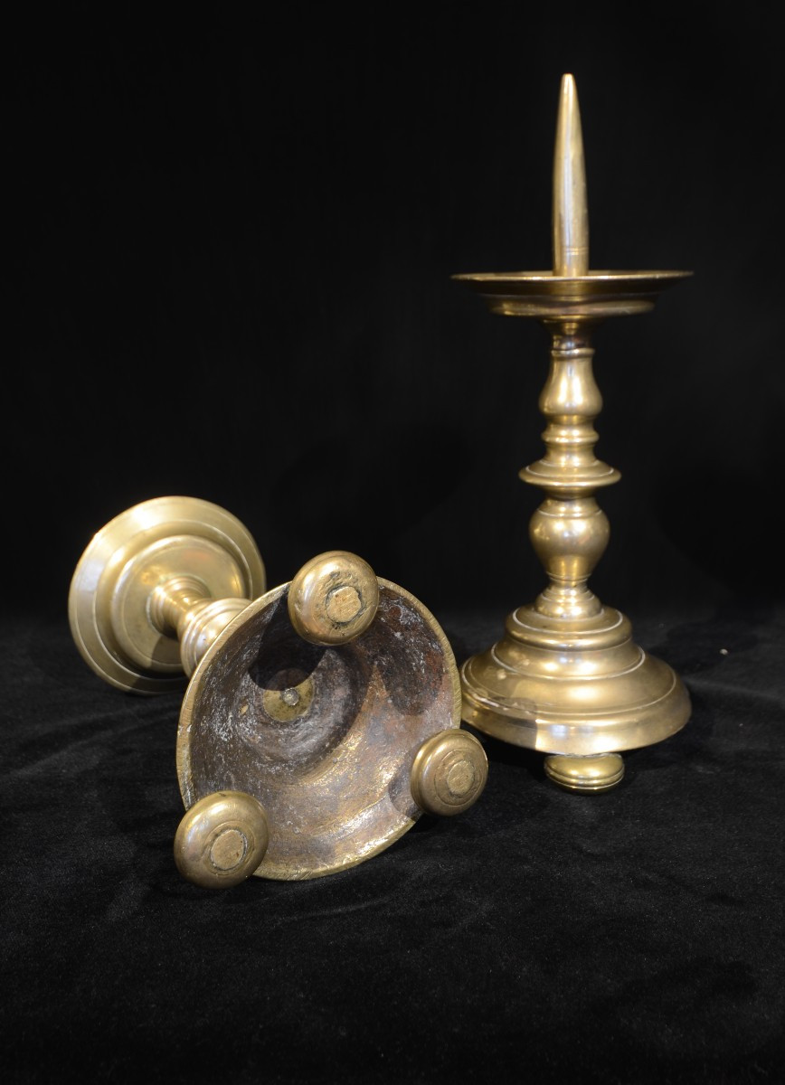 Paire de pique cierge. Dix-septième siècle.-photo-1