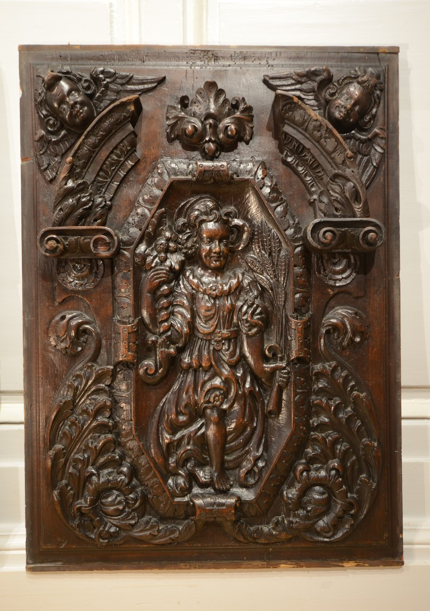 Paire de panneaux sculptés. Allégories du début du dix-septième siècle.-photo-3