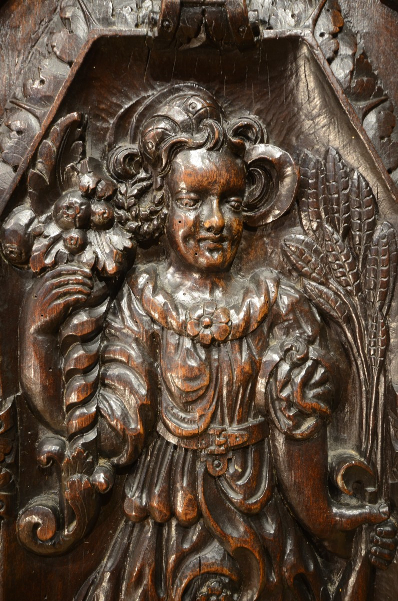Paire de panneaux sculptés. Allégories du début du dix-septième siècle.-photo-5