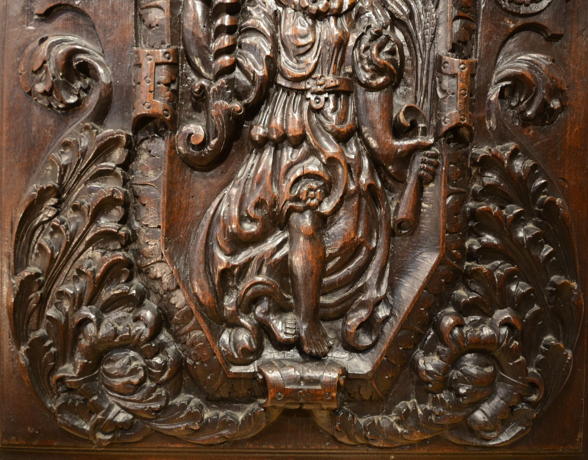 Paire de panneaux sculptés. Allégories du début du dix-septième siècle.-photo-6
