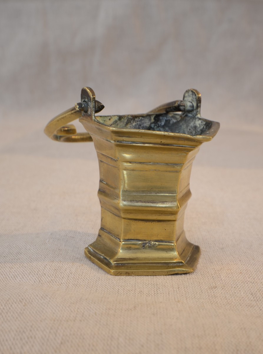 Petit bénitier d'époque gothique.-photo-2