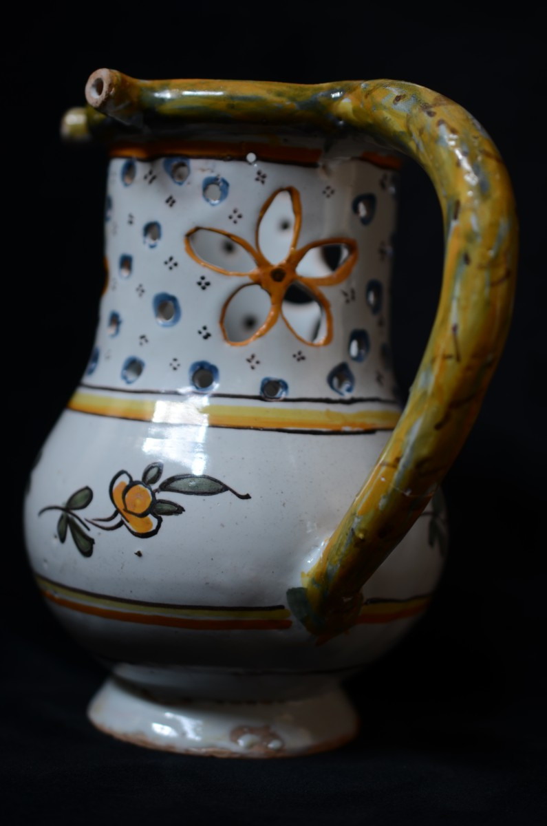 Deceptive Pot. Burgundy. Eighteenth Century.-photo-1