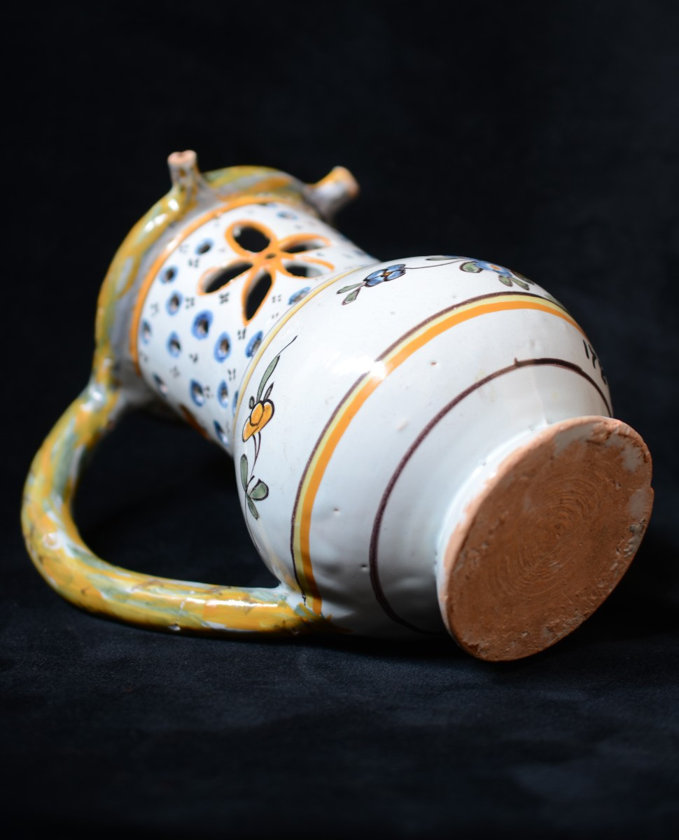 Deceptive Pot. Burgundy. Eighteenth Century.-photo-2