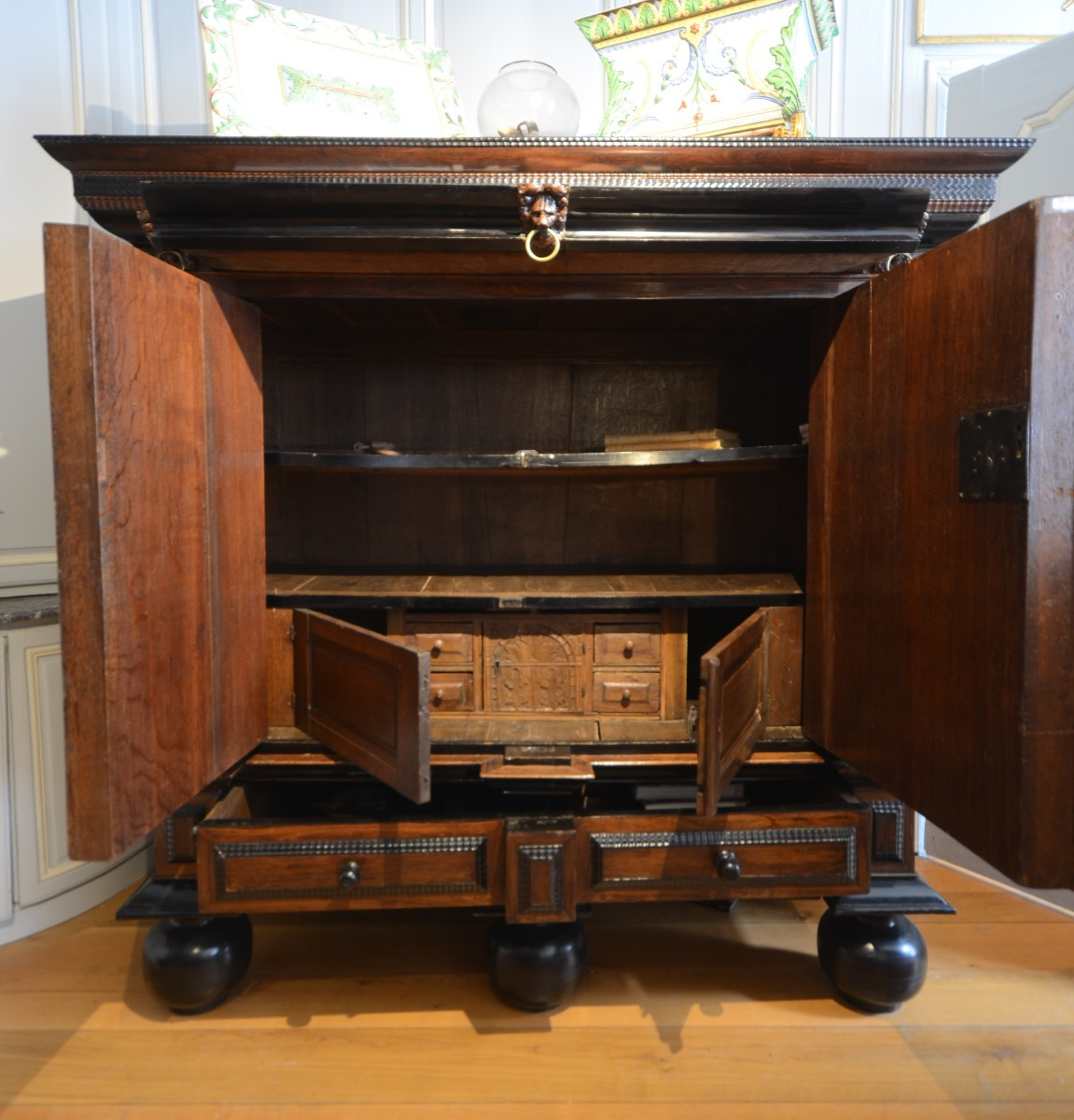 Dutch Armoire. Seventeenth Century.-photo-2