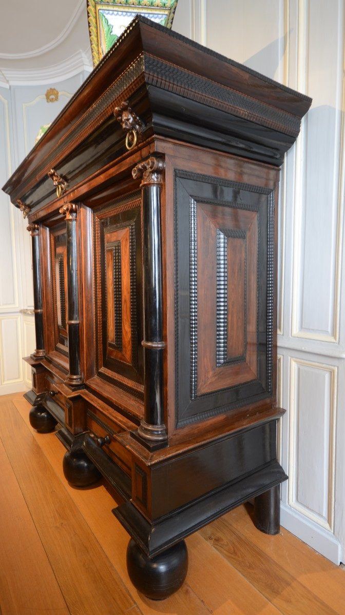 Dutch Armoire. Seventeenth Century.-photo-2