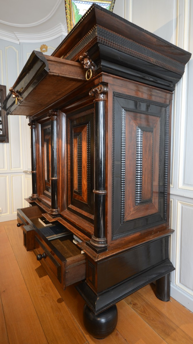 Dutch Armoire. Seventeenth Century.-photo-3
