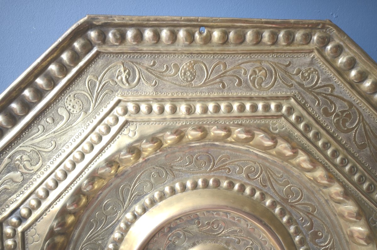 Grand plat de présentation octogonal. Dix-septième siècle.-photo-4