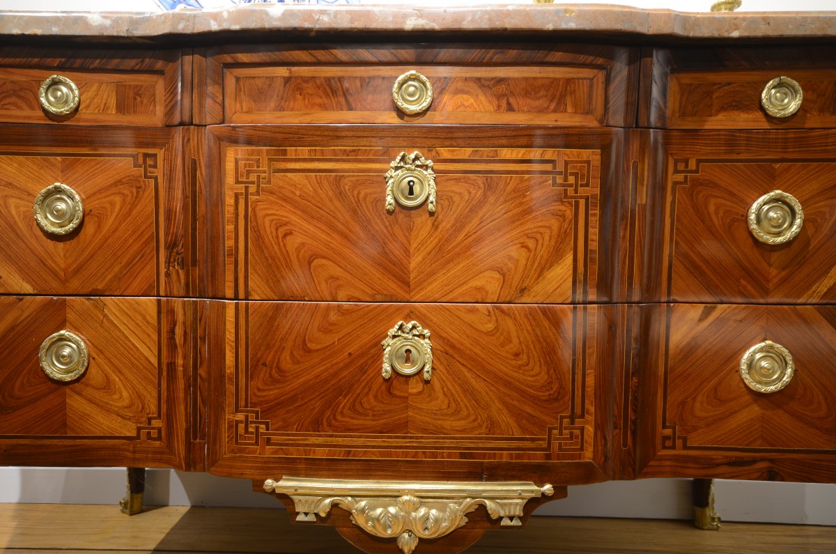 Jean Lapie (maître en 1762). Commode à ressauts d'époque Transition.-photo-3