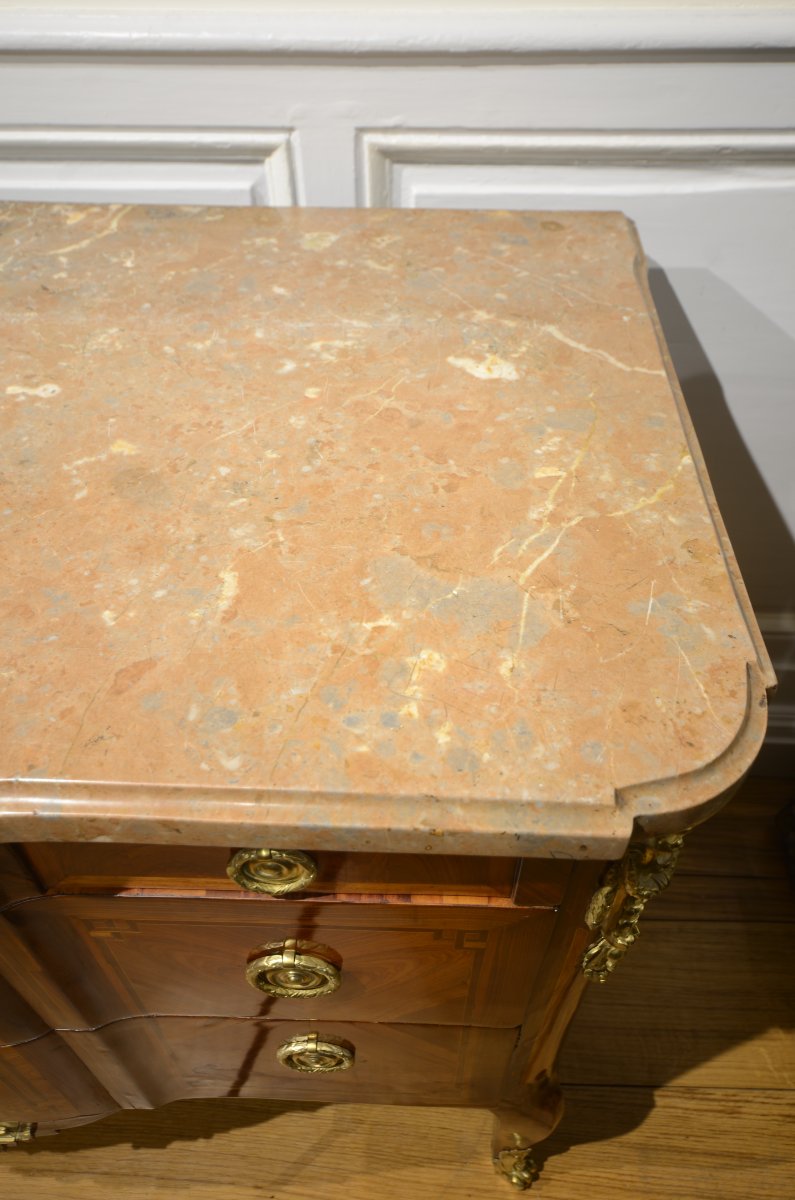 Jean Lapie (maître en 1762). Commode à ressauts d'époque Transition.-photo-6