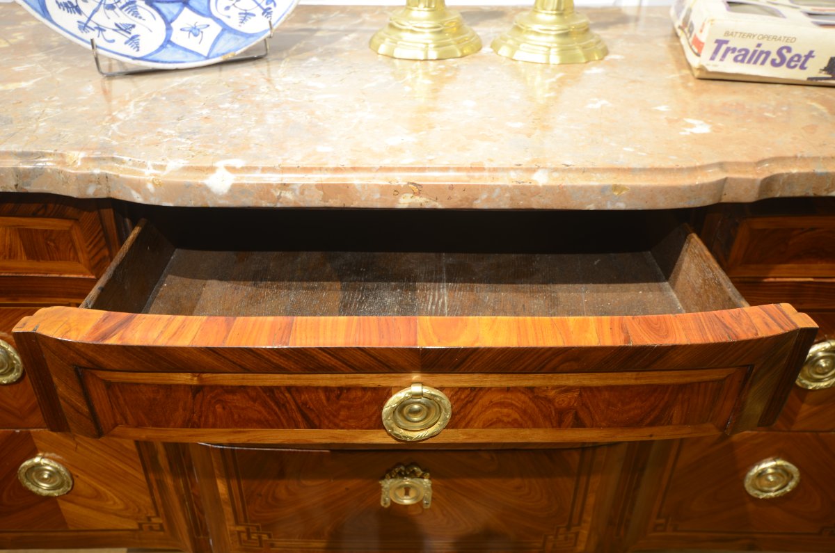 Jean Lapie (maître en 1762). Commode à ressauts d'époque Transition.-photo-7